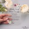Bukiet kwiatów Satynowe, akrylowe zaproszenia ślubne z pleksi