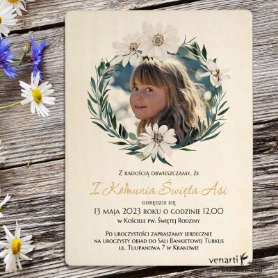 Drewniane zaproszenia I Komunia Święta ze zdjęciem, ramka z kwiatów