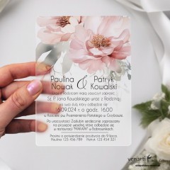 Pastelowo różowe kwiaty- Satynowe, akrylowe zaproszenia ślubne z pleksi