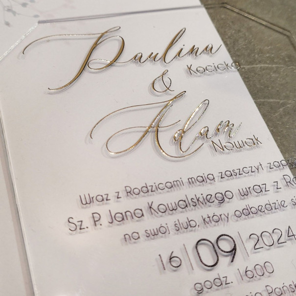 Złocone, przezroczyste zaproszenia ślubne akrylowe z pleksi