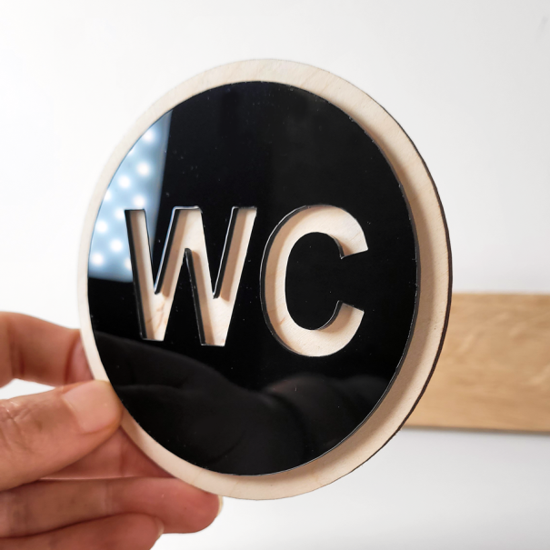 Okrągła Tabliczka WC Toaleta 3D z Plexi i Sklejki – Elegancki i Trwały Design